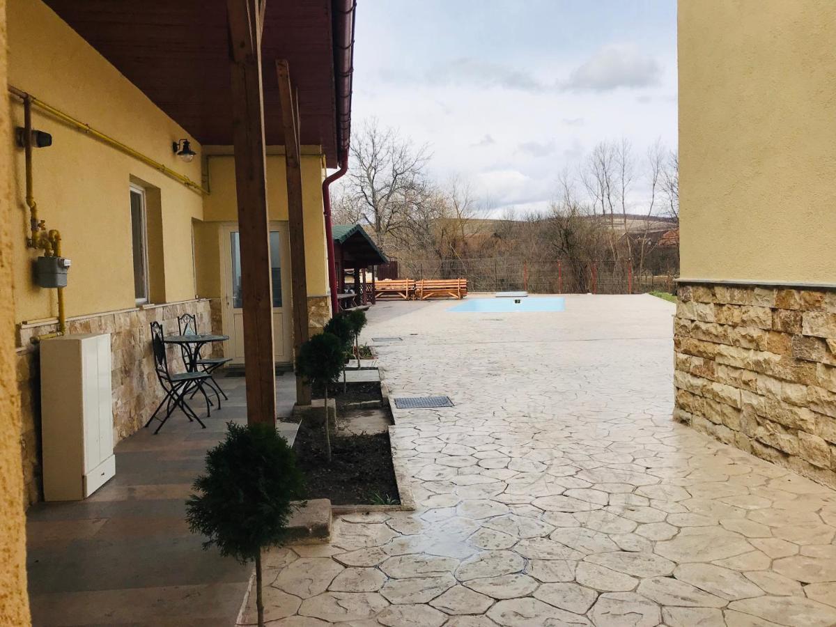 Casa Ryana Self Check-In Motel Gilău Exterior foto